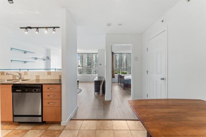 Photo 2 at 1510 - 63 Keefer Place, Downtown VW, Vancouver West