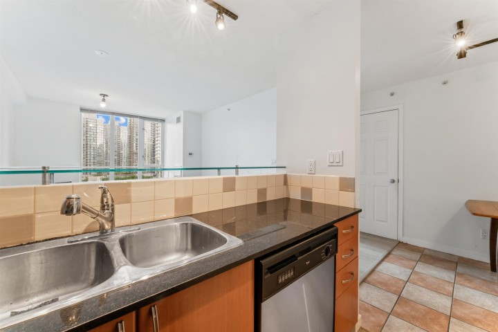 Photo 4 at 1510 - 63 Keefer Place, Downtown VW, Vancouver West