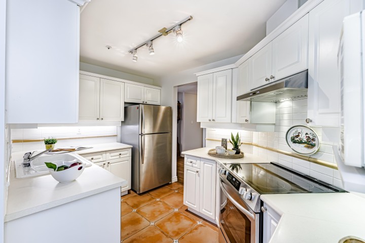 Photo 13 at 213 - 5835 Hampton Place, University VW, Vancouver West