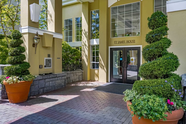 Photo 3 at 213 - 5835 Hampton Place, University VW, Vancouver West