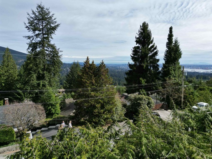 Photo 16 at 478 Craigmohr Drive, Glenmore, West Vancouver