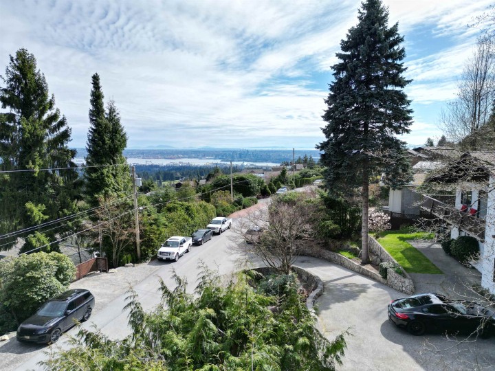 Photo 15 at 478 Craigmohr Drive, Glenmore, West Vancouver