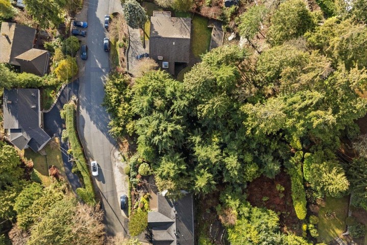 Photo 19 at 478 Craigmohr Drive, Glenmore, West Vancouver