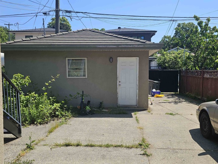 Photo 5 at 6128 St. Catherines Street, Fraser VE, Vancouver East