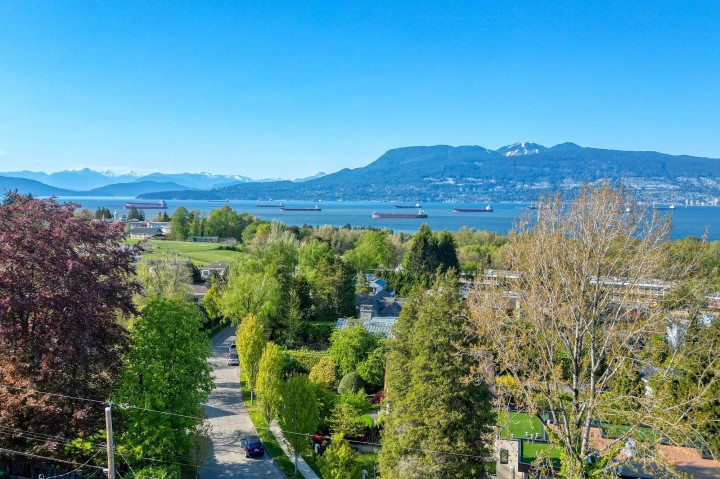 Photo 2 at 4218 W 10th Avenue, Point Grey, Vancouver West