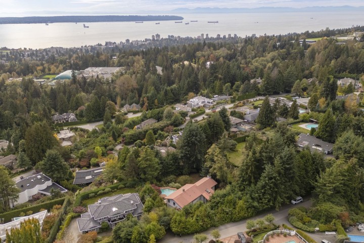 Photo 5 at 860 Fairmile Road, British Properties, West Vancouver