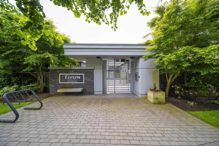 Photo 2 at 102 - 908 Keith Road, Park Royal, West Vancouver