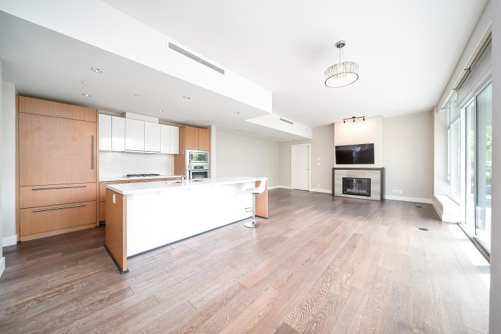 Photo 5 at 102 - 908 Keith Road, Park Royal, West Vancouver