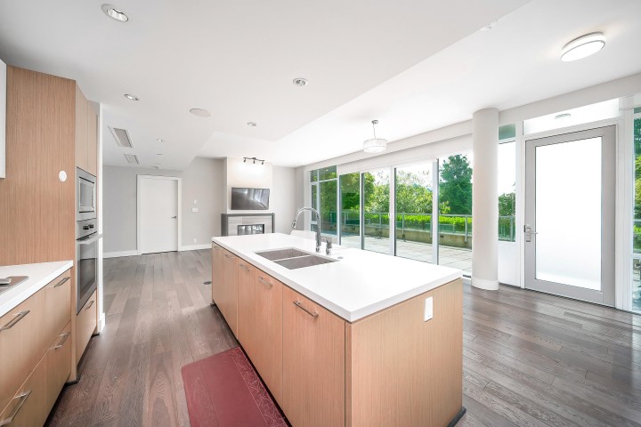 Photo 9 at 102 - 908 Keith Road, Park Royal, West Vancouver