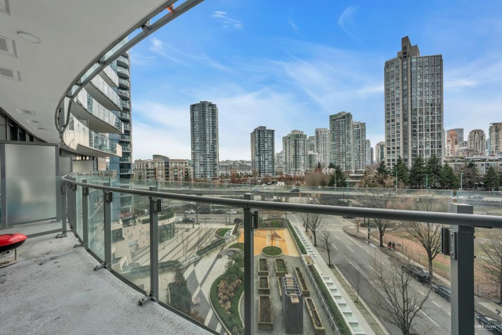 Photo 12 at 704 - 89 Nelson Street, Yaletown, Vancouver West