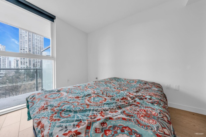 Photo 10 at 704 - 89 Nelson Street, Yaletown, Vancouver West