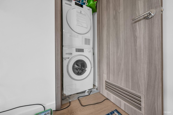 Photo 11 at 704 - 89 Nelson Street, Yaletown, Vancouver West