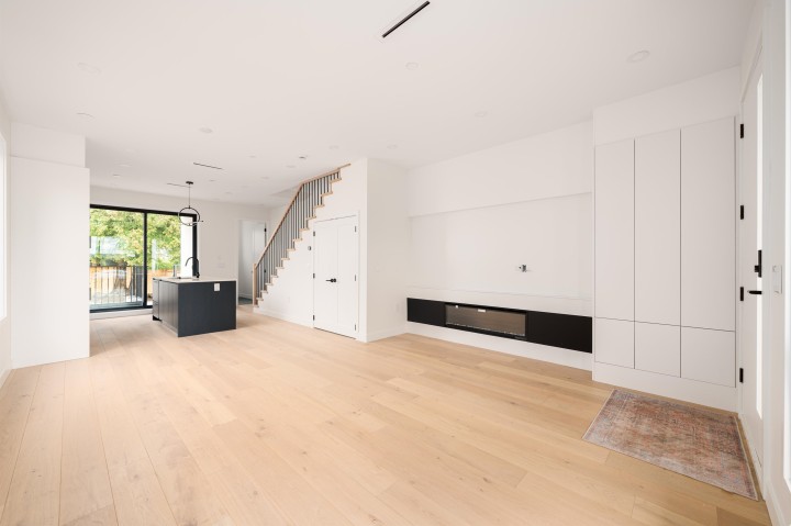 Photo 2 at 8088 Laurel Street, Marpole, Vancouver West