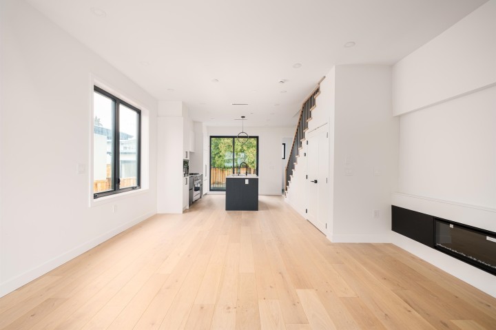 Photo 3 at 8088 Laurel Street, Marpole, Vancouver West