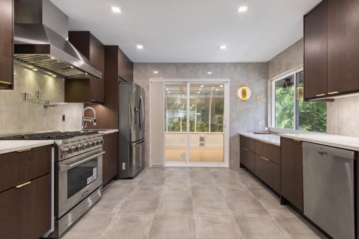 Photo 6 at 4491 Primrose Lane, Canyon Heights NV, North Vancouver