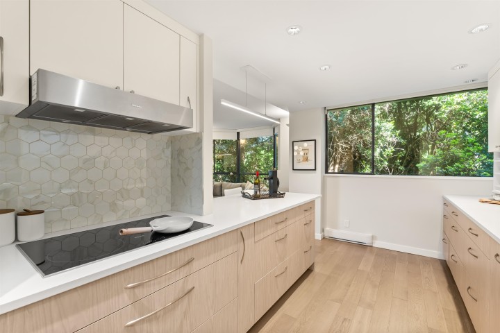 Photo 2 at 102 - 3905 Springtree Drive, Quilchena, Vancouver West