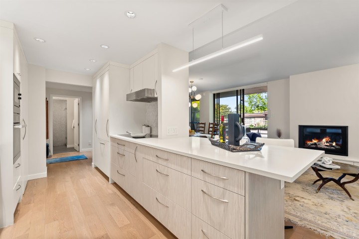 Photo 12 at 102 - 3905 Springtree Drive, Quilchena, Vancouver West