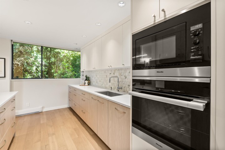 Photo 15 at 102 - 3905 Springtree Drive, Quilchena, Vancouver West