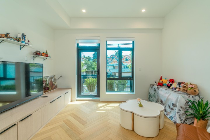 Photo 6 at 12 - 6778 Oak Street, South Cambie, Vancouver West