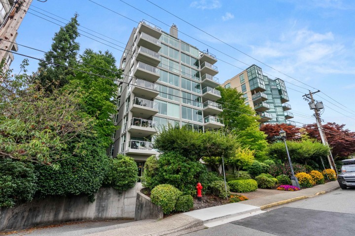 Photo 3 at 501 - 1455 Duchess Avenue, Ambleside, West Vancouver