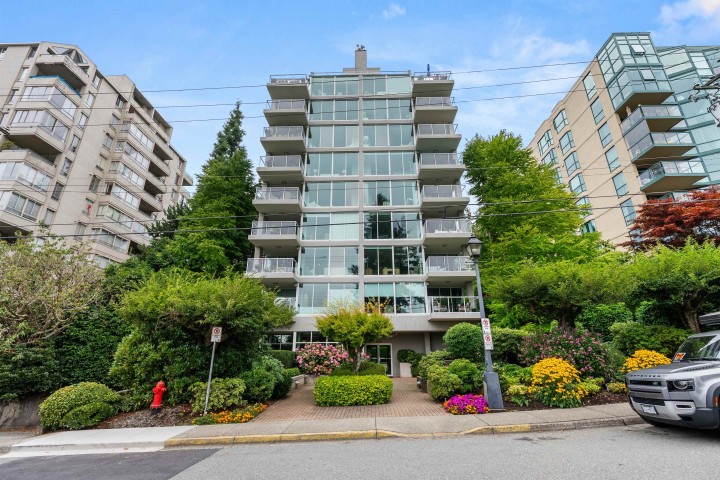 Photo 1 at 501 - 1455 Duchess Avenue, Ambleside, West Vancouver
