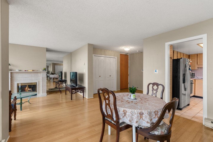 Photo 8 at 501 - 1455 Duchess Avenue, Ambleside, West Vancouver