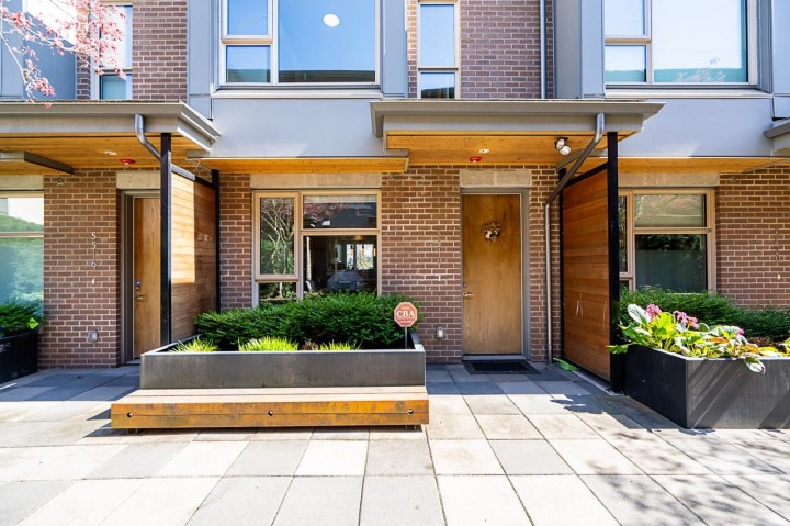 Photo 3 at 5518 Oak Street, Cambie, Vancouver West