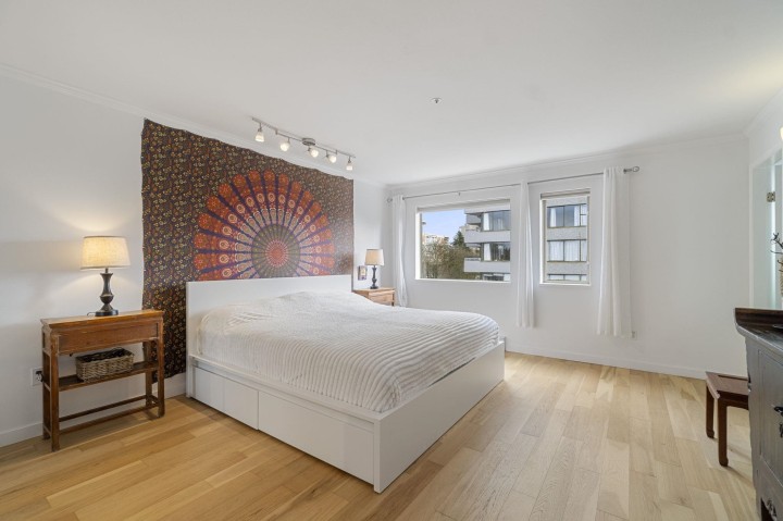 Photo 16 at 402 - 4688 W 10th Avenue, Point Grey, Vancouver West