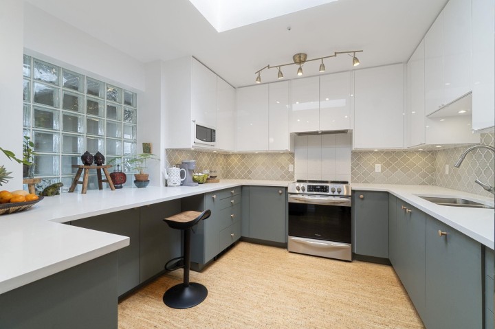 Photo 7 at 402 - 4688 W 10th Avenue, Point Grey, Vancouver West