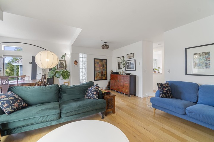 Photo 3 at 402 - 4688 W 10th Avenue, Point Grey, Vancouver West