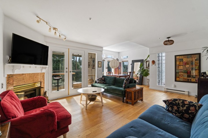 Photo 1 at 402 - 4688 W 10th Avenue, Point Grey, Vancouver West