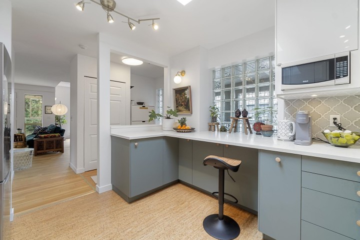 Photo 9 at 402 - 4688 W 10th Avenue, Point Grey, Vancouver West