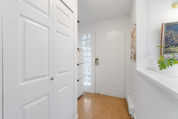 Photo 11 at 402 - 4688 W 10th Avenue, Point Grey, Vancouver West