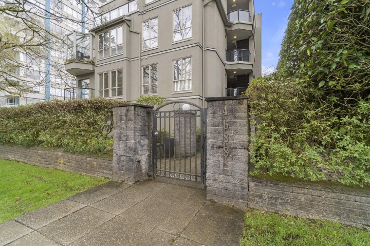 Photo 4 at 402 - 4688 W 10th Avenue, Point Grey, Vancouver West