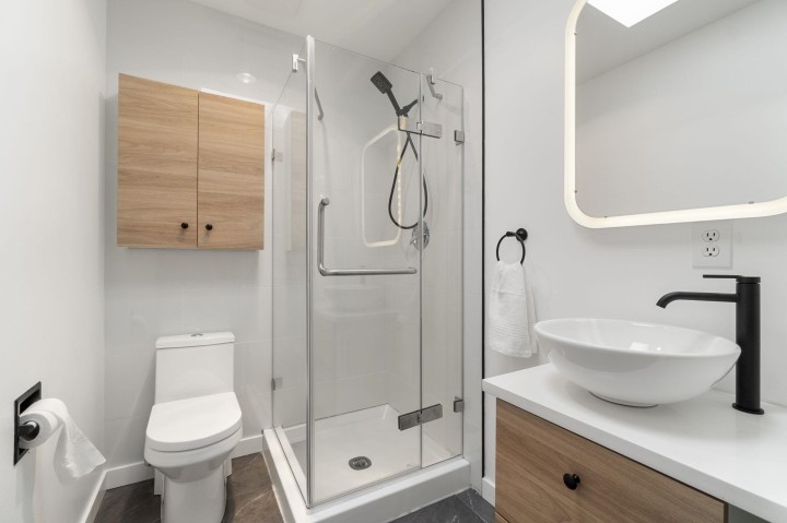 Photo 21 at 402 - 4688 W 10th Avenue, Point Grey, Vancouver West