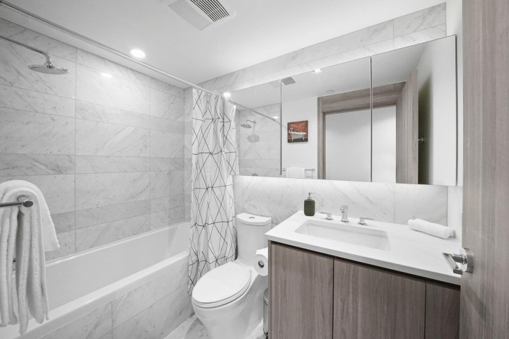 Photo 15 at 1884 - 87 Nelson Street, Yaletown, Vancouver West