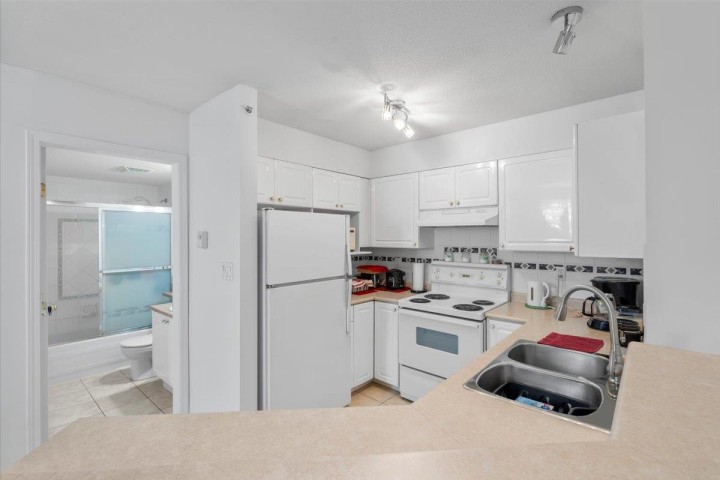 Photo 18 at PH23 - 760 Kingsway, Fraser VE, Vancouver East