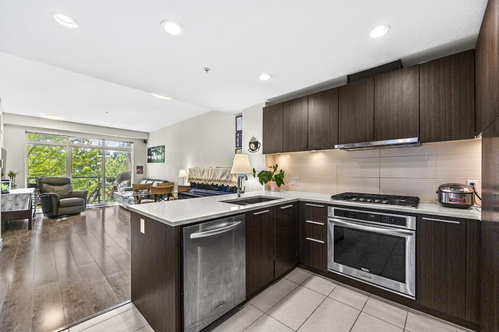 Photo 3 at 303 - 6033 Gray Avenue, University VW, Vancouver West