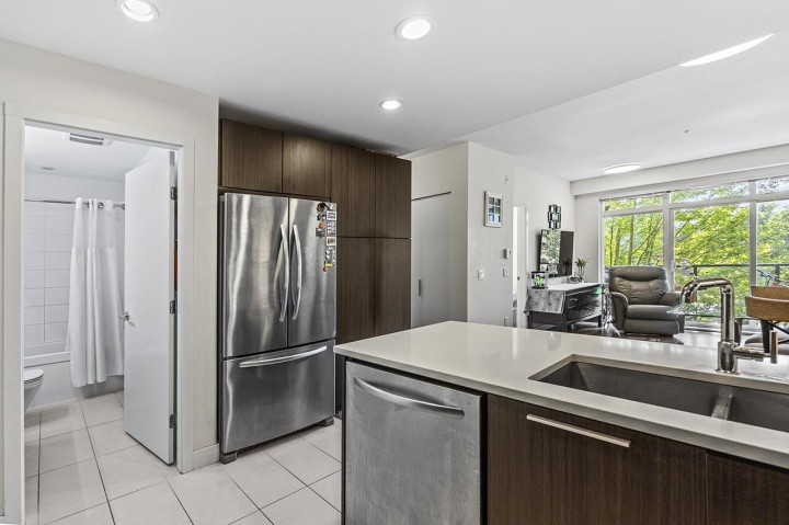 Photo 5 at 303 - 6033 Gray Avenue, University VW, Vancouver West