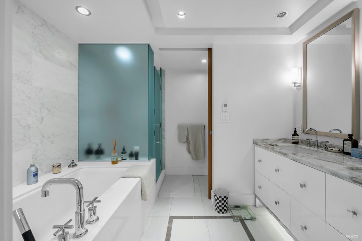 Photo 29 at 3002 - 667 Howe Street, Downtown VW, Vancouver West