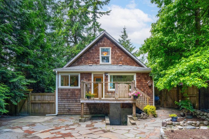 Photo 1 at 1075 Gladwin Drive, Capilano NV, North Vancouver