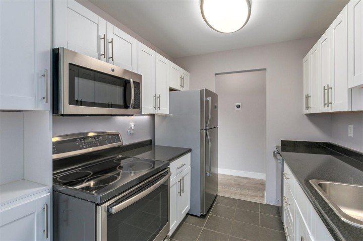 Photo 4 at 306 - 1345 W 15th Avenue, Fairview VW, Vancouver West