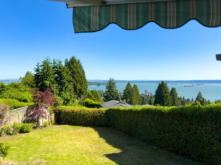 Photo 2 at 1960 Orchard Way, Queens, West Vancouver