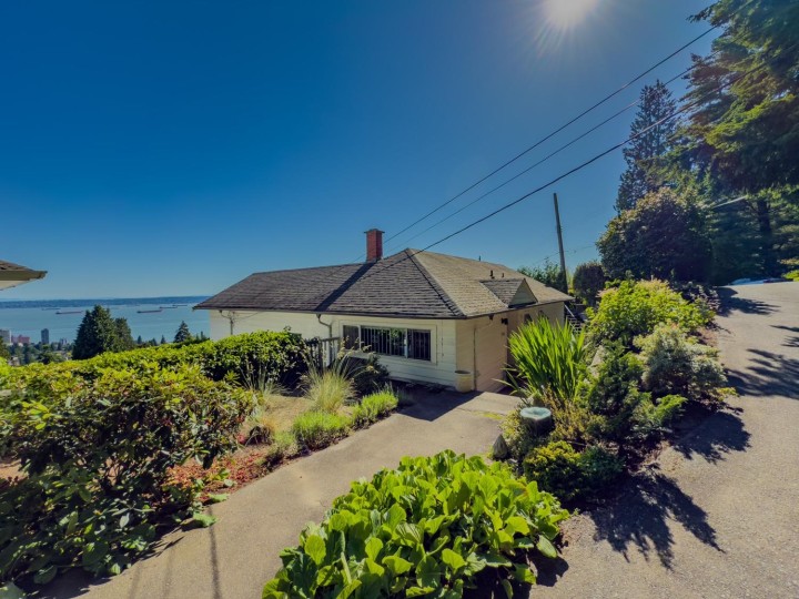 Photo 1 at 1960 Orchard Way, Queens, West Vancouver