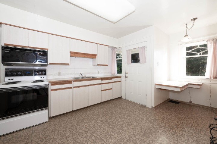 Photo 10 at 3548 W 37th Avenue, Dunbar, Vancouver West