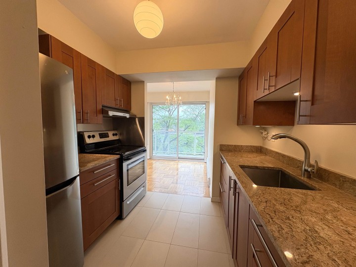 Photo 12 at 305 - 6076 Tisdall Street, Oakridge VW, Vancouver West