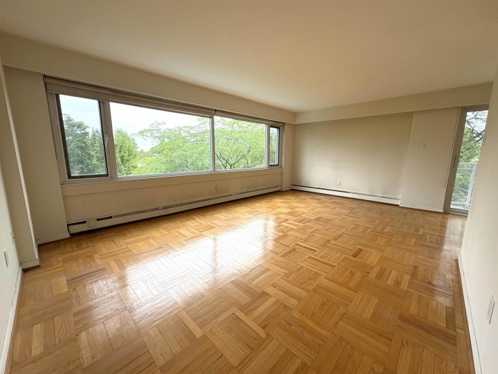 Photo 10 at 305 - 6076 Tisdall Street, Oakridge VW, Vancouver West