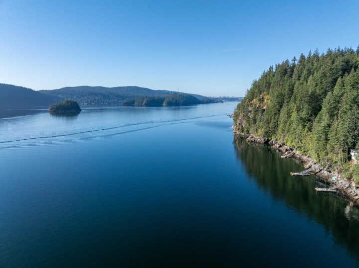 Photo 8 at 316 Sasamat Lane, Woodlands-Sunshine-Cascade, North Vancouver