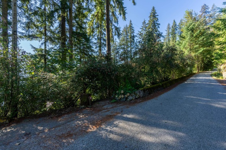 Photo 25 at 316 Sasamat Lane, Woodlands-Sunshine-Cascade, North Vancouver