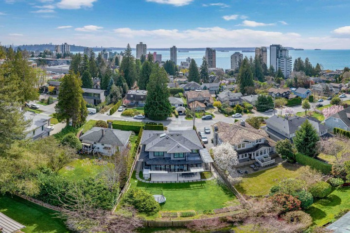 Photo 2 at 2227 Haywood Avenue, Dundarave, West Vancouver